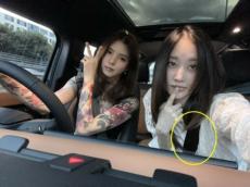 【公式】女優チョン・ジョンソ、ハン・ソヒとのツーショット写真でシートベルト未着用疑惑…追加写真を公開して釈明