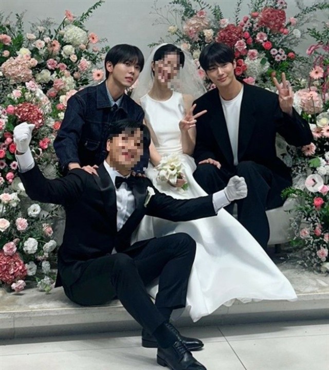 “過剰警備騒動”ビョン・ウソク、親友チュ・ウジェと結婚式に出席…明るい笑顔で近況