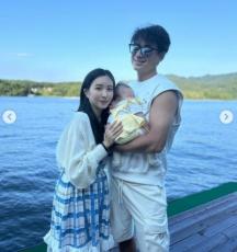 イ・ジフン＆アヤネさん夫婦、娘と初めての旅行…優れた遺伝子が似ていてかわいすぎる