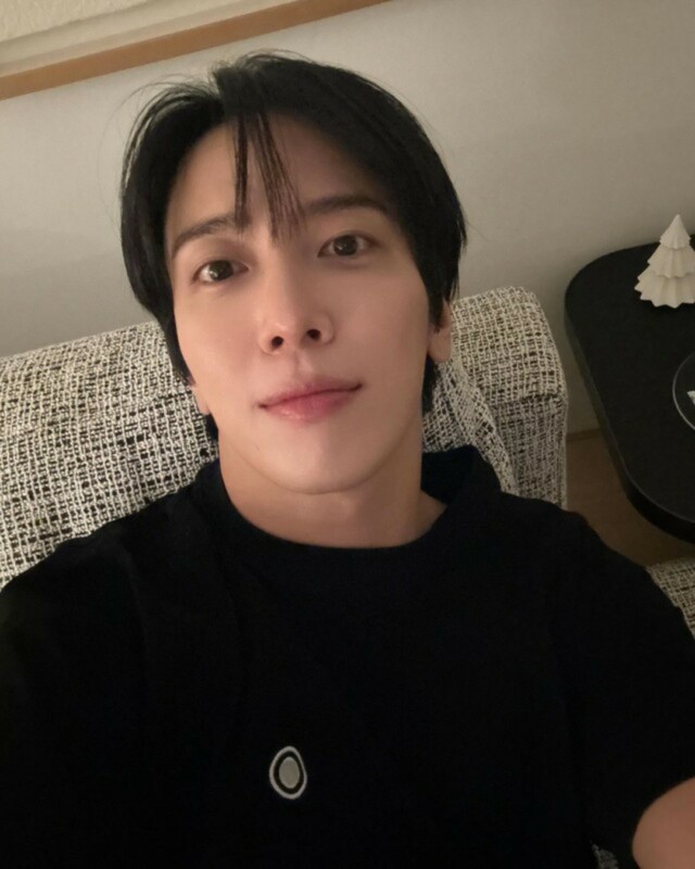 CNBLUE」ヨンファ、イケメンビジュアルにどっきり…「久しぶりにセルカ CNBLUE」ヨンファ、イケメンビジュアルにどっきり…「久しぶりにセルカ