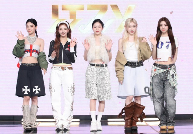 「ITZY」、ニューアルバム「GOLD」リリース記念記者懇談会開く…“覚悟を決めて準備”