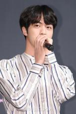 「BTS」JIN、バラエティー番組出演に続いて除隊後3日でアルバム準備に突入…ファンへの限りない愛情