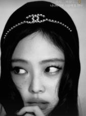 「BLACKPINK」JENNIE、モノクロでも美貌そのまま…優雅な新しいプロフィール写真を自慢