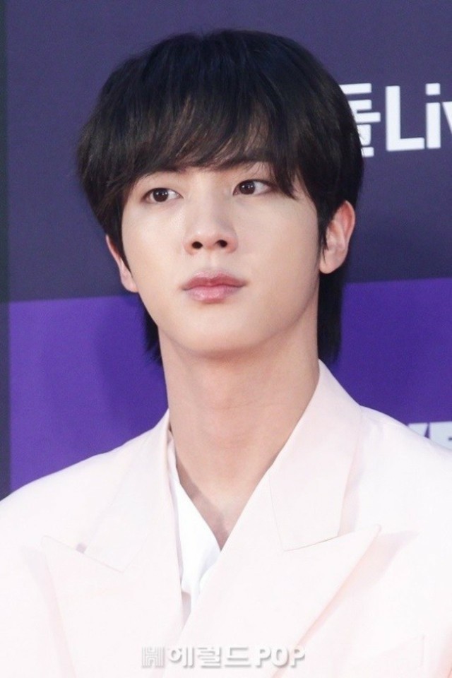 「BTS」JIN、幸せエネルギー伝播完了…発売記念ポップアップ大盛況終了