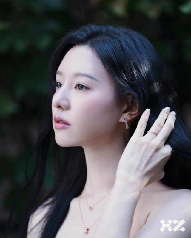 ドラマ「涙の女王」で人気のキム・ジウォン、横から見た姿も無敵 ドラマ「涙の女王」で人気のキム・ジウォン、横から見た姿も無敵