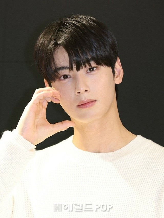 チャウヌ（ASTRO）、本日（28日）入隊「一生懸命活動したから軍白期は