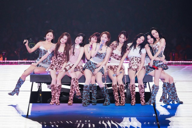 TWICE THIS IS FOR 京セラドーム　アプグレ　銀テ TWICE <THIS IS FOR> WORLD TOUR IN JAPAN』