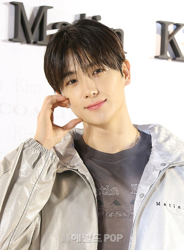 全文】「THE BOYZ」ヒョンジェ、「足首の靭帯負傷」…座って