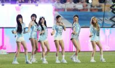 IVE サッカーユニフォーム　ウォニョンWONYOUNG ニューカッスル・ユナイ IVE、サッカーの試合会場で過度な露出？議論にメンバーも言及