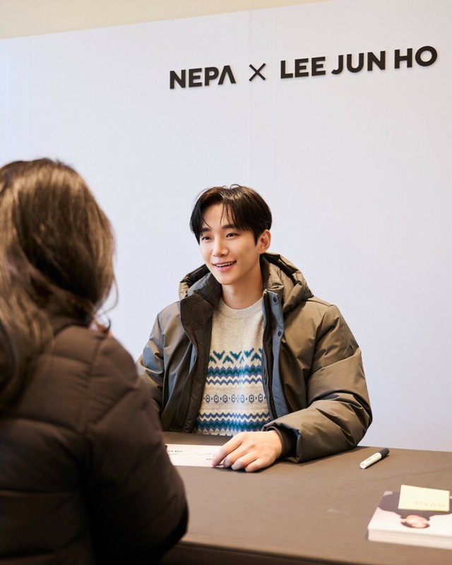 2PM」イ・ジュノ、「NEPA」ファンサイン会開催…大盛況で終了｜Infoseek