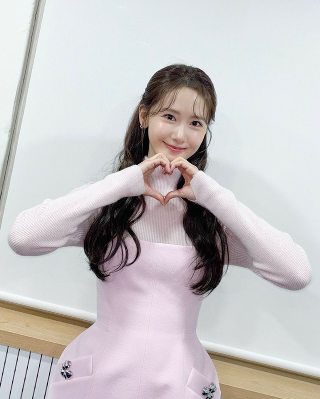 ユナ（少女時代）、ファンミーティングのビアインドを公開…さらに