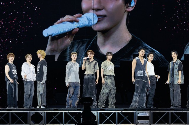SEVENTEEN」、アジアツアー順調…グループ公式カラーでシンガポールの