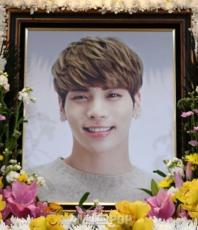 SHINee」故ジョンヒョンさん直筆作品が中古市場に…番組イベント当選品