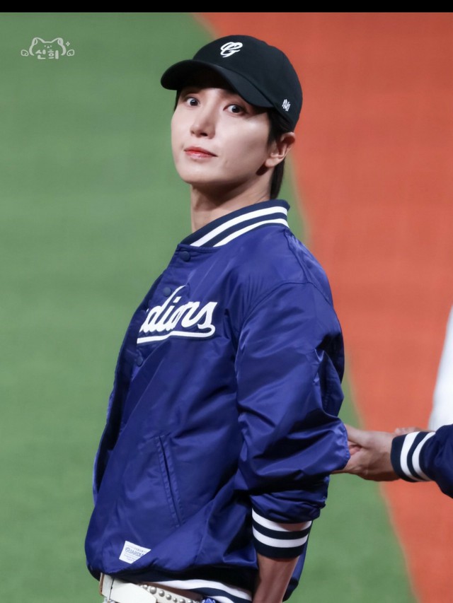 SUPER JUNIOR」イトゥク、台湾プロ野球の始球式イベントでおちゃめな