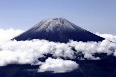 富士山の火口付近で３人が倒れているのが見つかる…静岡県警が救助活動