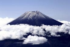 富士山火口付近で倒れていた３人、死亡を確認…静岡県警が心肺停止状態で発見