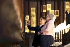 天皇陛下がウィンザー城訪問、エリザベス女王夫妻の墓に供花…会えずじまい「本当に残念」