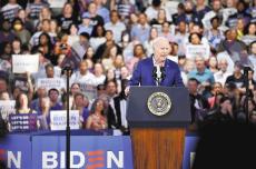 有権者の７５％「バイデン氏以外の方が勝てる」、米ＣＮＮ調査で年齢的な衰えに厳しい評価