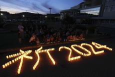 ３００本のろうそくで「祈」の文字…西日本豪雨６年「命の尊さ心に刻む活動を続けたい」