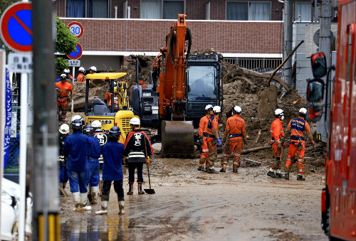 松山城の土砂崩れ、行方不明者３人の捜索続く…現場周辺では再び降雨