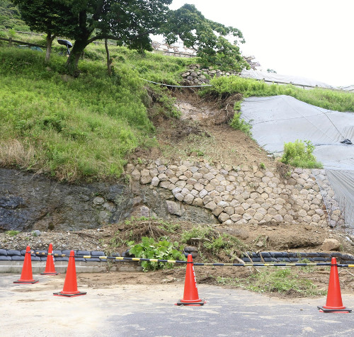 国史跡・鳥取城跡でのり面の一部が崩落、大雨の影響か…石垣には被害なし
