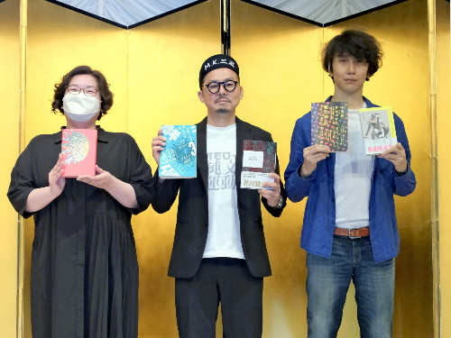 直木賞受賞の覆面作家・一穂ミチさん、マスク姿で登壇「パンデミック下でなければ生まれなかった小説」