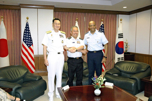 日米韓の制服組トップが日本で初会談…「３か国の安全保障協力を引き続き強化」