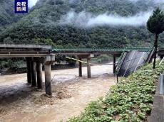 中国で高速道の橋が崩落し１２人死亡、３０人と連絡取れず…夜間に複数の車が川に転落