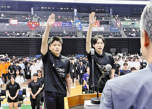 佐賀でフェンシング開会式「感謝の気持ち込め、全力でプレー」地元２選手宣誓…インターハイ