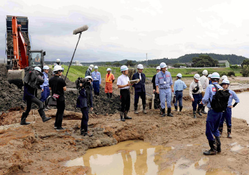 秋田・由利本荘の決壊河川を国交省チームが調査、「既存施設で対応は無理だった」