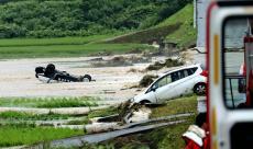 大雨による救助要請で出動、パトカー流され不明の警察官か…最上川支流付近で男性発見