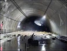鹿児島の国道「北薩トンネル」で側壁崩れ土砂流入、１４キロ通行止め…復旧に複数年の可能性