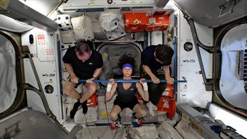 宇宙で重量挙げを再現…飛行士から五輪選手にエール「重力下で競技する大変さは想像できない」