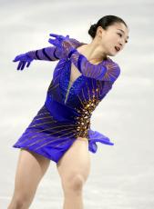 北京冬季五輪「銀」繰り上がりのフィギュア団体、パリでの授与式に坂本花織ら