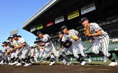 ５年ぶり再開の甲子園練習、球児ら土の感触を確かめ「夢のよう」…夏の甲子園７日開幕