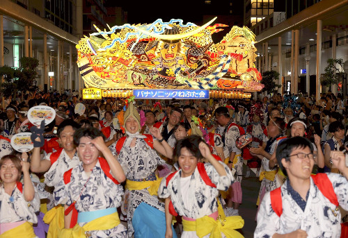 「ラッセラー」掛け声、青森ねぶた祭が開幕…相次ぐ災害受け鎮魂や復興テーマのねぶたも