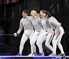 女子サーブル団体、江村美咲らの日本が銅メダル…フェンシング今大会４個目