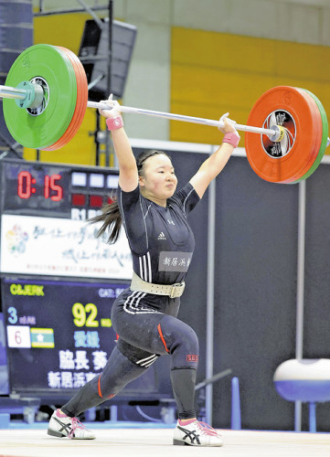 三度目の正直でつかんだ金メダルも「完全優勝」逃し悔しさも…重量挙げ女子５９キロ級、新居浜東・脇長葵