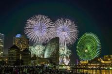 みなとみらいに２万発の花火、観覧車と「共演」…夏の夜空を彩る