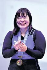 重量挙げ女子７６キロ級、宮城農の大友が優勝「これまでの練習信じて挙げることができた」