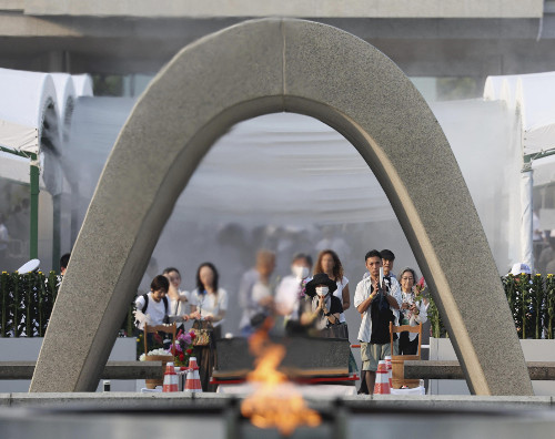 広島で７９回目の原爆忌、平和記念式典で松井一実市長が世界の指導者に対話の重要性訴え