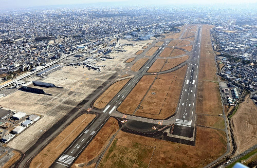 伊丹空港に午後９時以降着陸の「遅延便」、２２年度は過去最多…抑止策で着陸料の割り増し検討