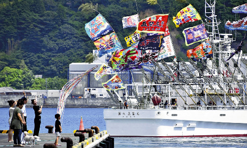 本州一のサンマ水揚げ量を誇る大船渡、大漁願い６隻出漁…不漁対策で公海操業早める