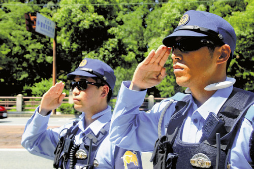 威圧感の懸念あるけど、紫外線から目を守るため…愛媛で警察官のサングラス着用認める「長時間の現場対応の効率も上昇」