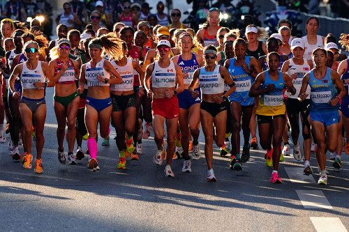 女子マラソン、スタート直後に４７歳のオーストラリア選手が早くもリタイア