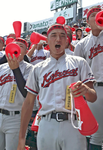 京都国際の活躍支える男子マネジャー「夢見ていた甲子園に連れてきてもらった」、アルプスからエール