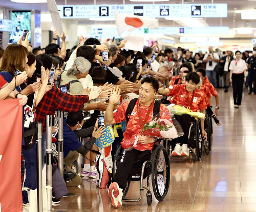 車いすラグビーやバドミントンの選手が帰国…梶原大暉「ロスでも最高の結果を」