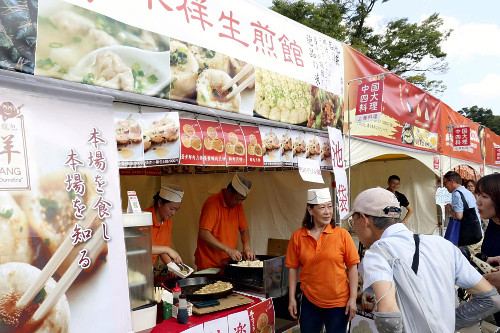 「チャイナフェス」東京・代々木公園で開幕、中華料理や日中で人気のアニメグッズなど１５０店が集結