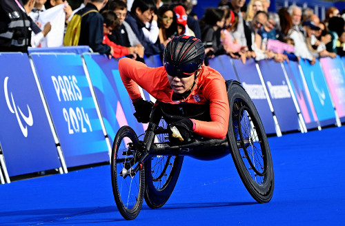 車いすマラソンの喜納翼、集中のあまり凱旋門２周してしまうミス…１２位に肩落とす