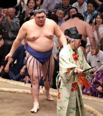 大の里が正代を押し出し６連勝、琴桜と霧島は５勝目…豊昇龍は早くも４敗